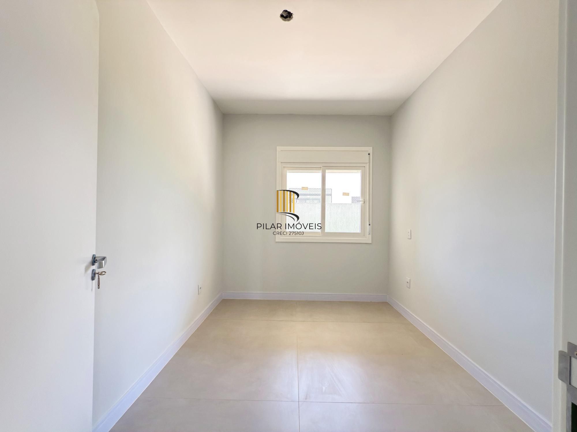 Casa 4 dormitórios( 1 dorm térreo) no Condomínio Villa Amalfi, na zona sul de Porto Alegre.