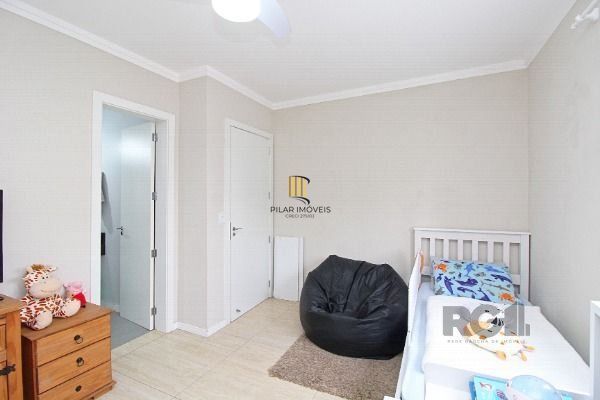 Casa em Porto Alegre, no bairro Hípica, com 3 dormitório(s), e 3 banheiros, à venda.
