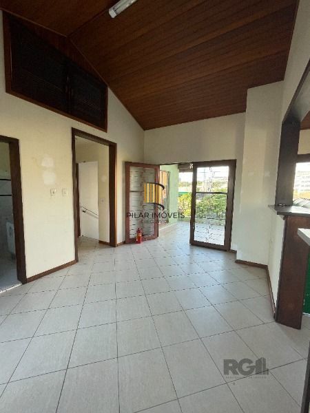 Casa 6 dormitórios no bairro Cristal