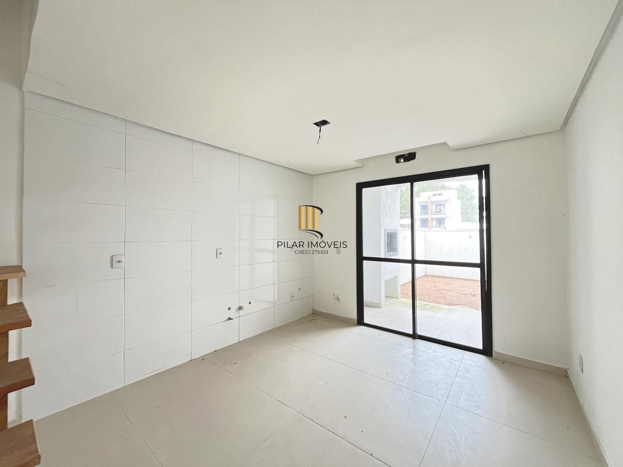 Casa em Porto Alegre, no bairro Hípica, com 2 dormitório(s), e 2 banheiros, à venda.