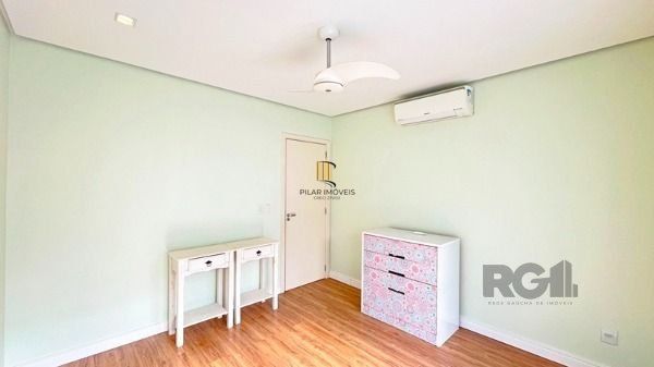 No Lagos de Nova Ipanema, residência com 3 dormitório(s), e 3 banheiros, à venda.