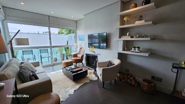 Apartamento em Porto Alegre, no bairro Chácara das Pedras, com 2 dormitório(s), e 2 banheiros, à venda.
