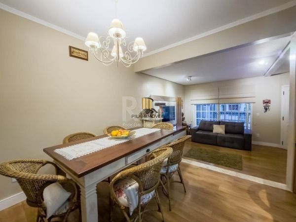 Casa em Porto Alegre, no bairro Vila Conceição, com 3 dormitório(s), e 3 banheiros, à venda.