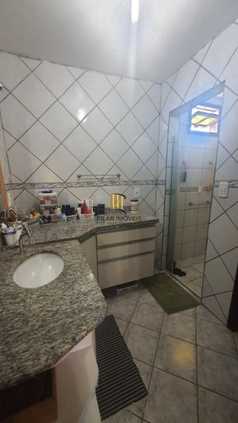 Casa em Porto Alegre, no bairro Nonoai, com 3 dormitório(s), e 3 banheiros, à venda.