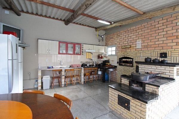 Casa em Porto Alegre, no bairro Belém Novo, com 3 dormitório(s), e 3 banheiros, à venda.