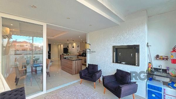 Casa em Porto Alegre, no bairro Hípica, com 3 dormitório(s), e 3 banheiros, à venda.