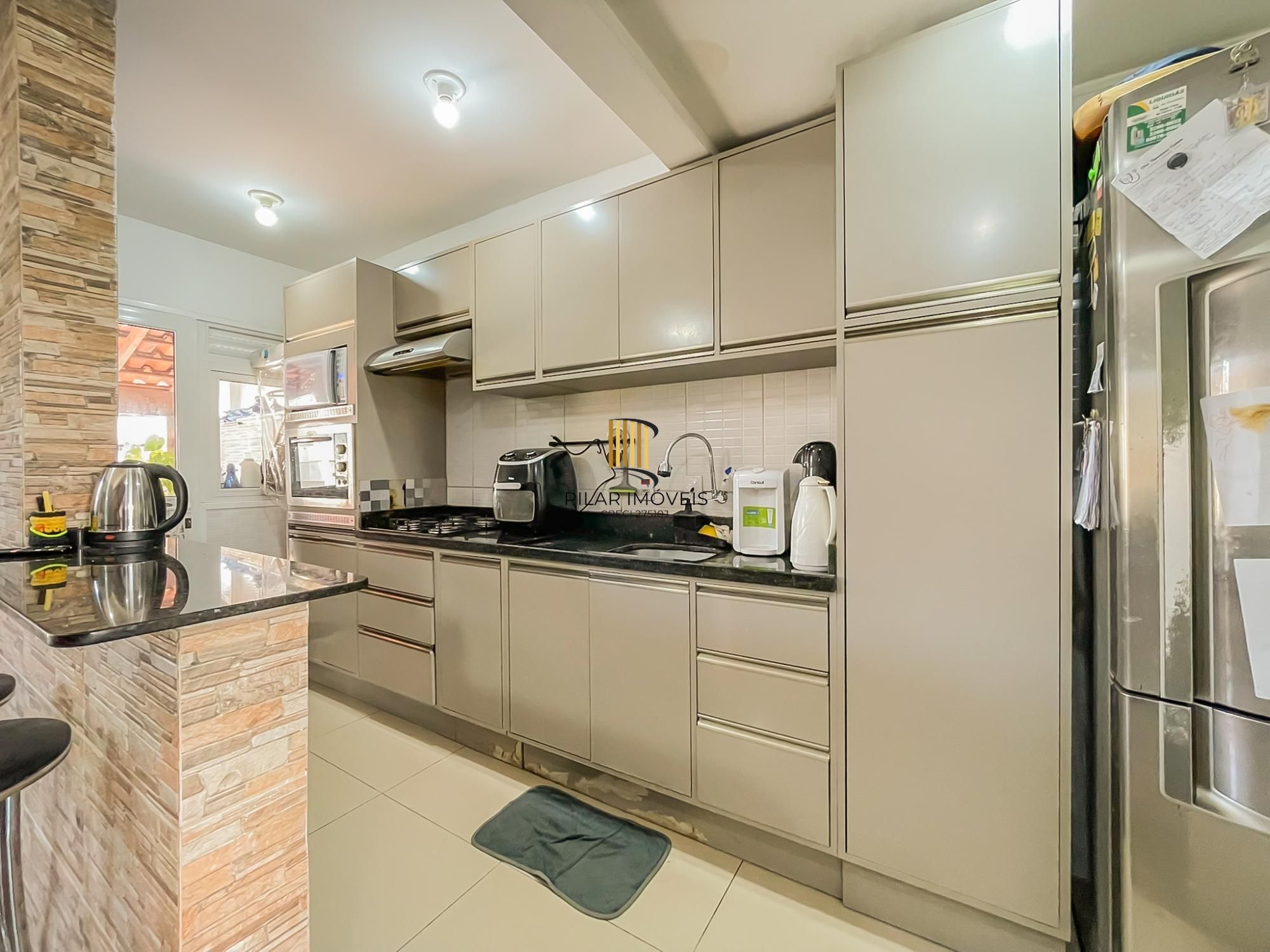 Viva com Conforto e Lazer: Sobrado Impecável com Piscina Privativa