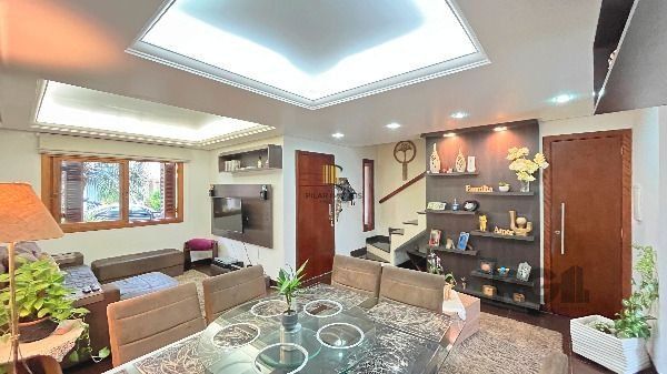 Casa em Porto Alegre, no bairro Hípica, com 3 dormitório(s), e 3 banheiros, à venda.