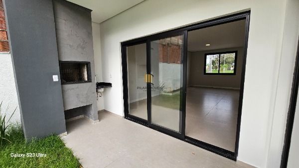 Casa em Porto Alegre, no bairro Hípica, com 3 dormitório(s), e 3 banheiros, à venda.
