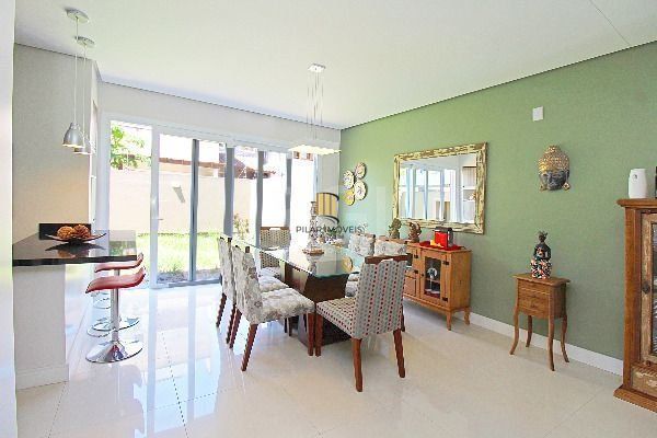 Casa 3 dormitórios no bairro Hípica