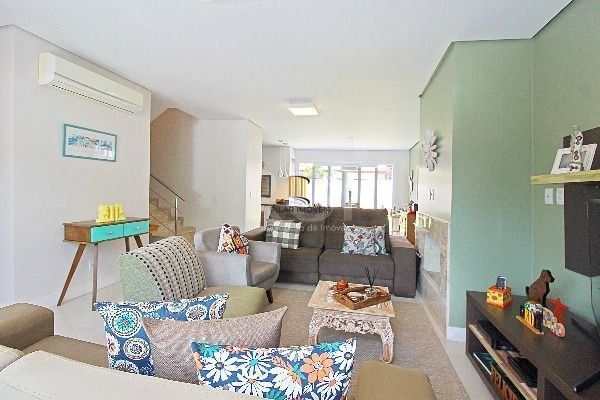 Casa 3 dormitórios no bairro Hípica