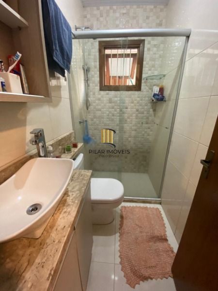 Casa em Porto Alegre, no bairro Hípica, com 2 dormitório(s), e 2 banheiros, à venda.