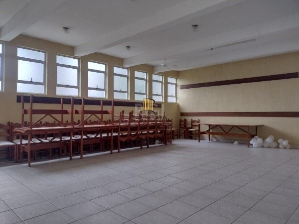 Apartamento em Porto Alegre, no bairro Tristeza, com 2 dormitório(s), e 2 banheiros, à venda.
