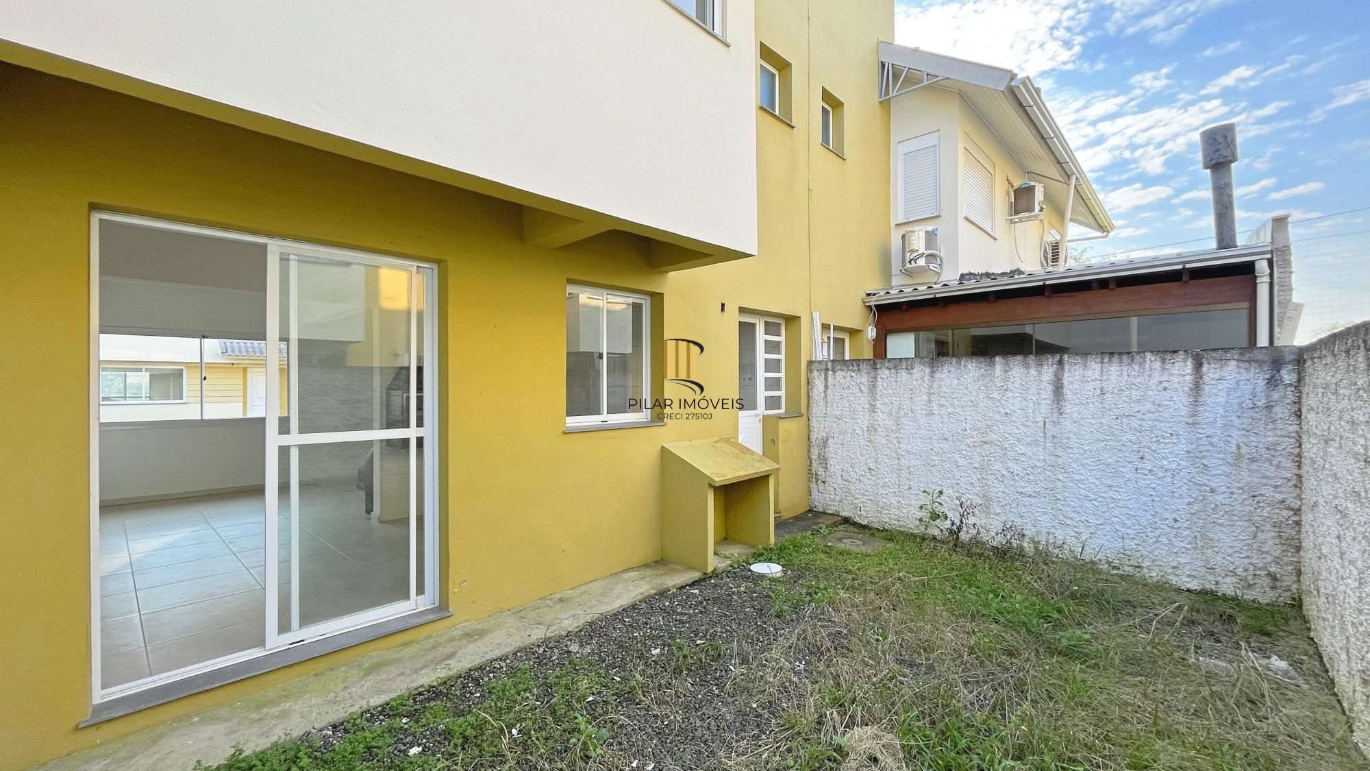 Residência 3 dormitórios sendo 1 suíte em condomínio fechado