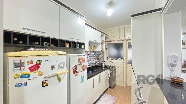 Apartamento em Porto Alegre, no bairro Teresópolis, com 2 dormitório(s), e 2 banheiros, à venda.