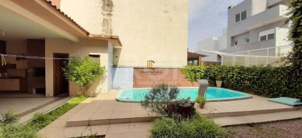 Casa para Venda - 239m², 5 dormitórios, sendo 1 suites, 4 vagas - Hípica