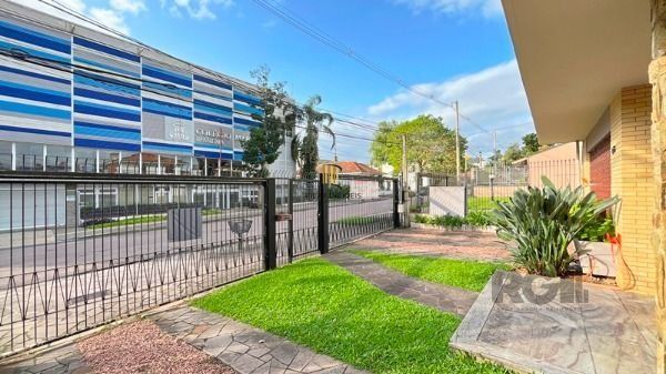 Casa para Venda - 320m², 5 dormitórios, sendo 3 suites, 8 vagas - Ipanema