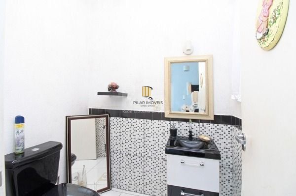 Casa em Porto Alegre, no bairro Aberta dos Morros, com 3 dormitório(s), e 3 banheiros, à venda.