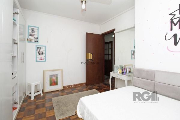 Casa em Porto Alegre, no bairro Floresta, com 3 dormitório(s), e 3 banheiros, à venda.