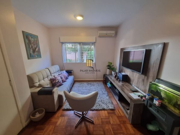 Apartamento em Porto Alegre, no bairro Cristal, com 3 dormitório(s), e 3 banheiros, à venda.