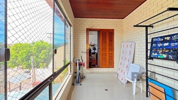 Casa em Porto Alegre, no bairro Ipanema, com 4 dormitório(s), e 4 banheiros, à venda.