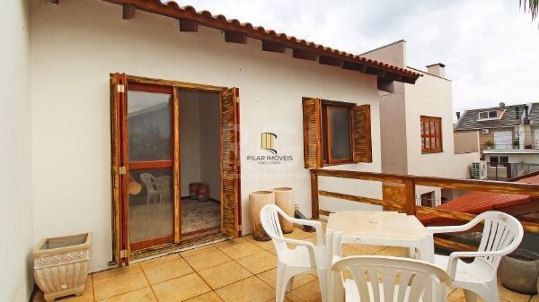 Casa em Porto Alegre, no bairro Hípica, com 3 dormitório(s), e 3 banheiros, à venda.