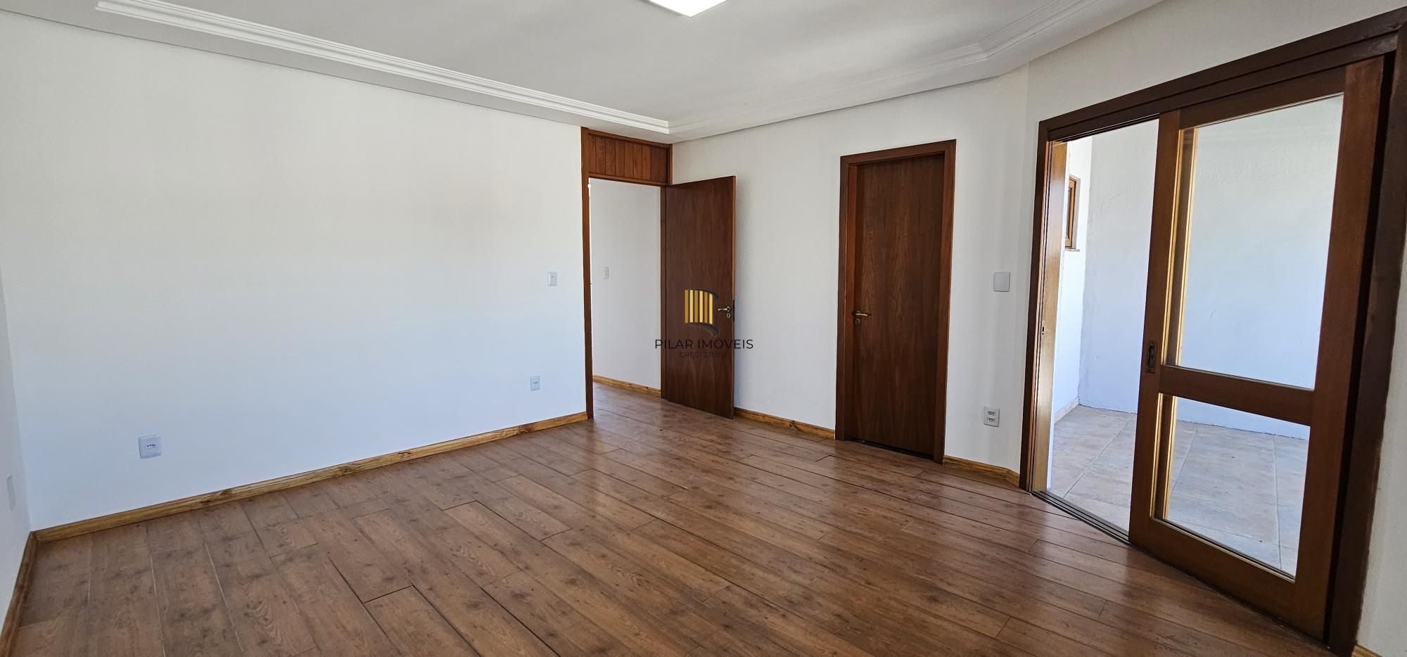 Casa 2 dormitórios no bairro Hípica