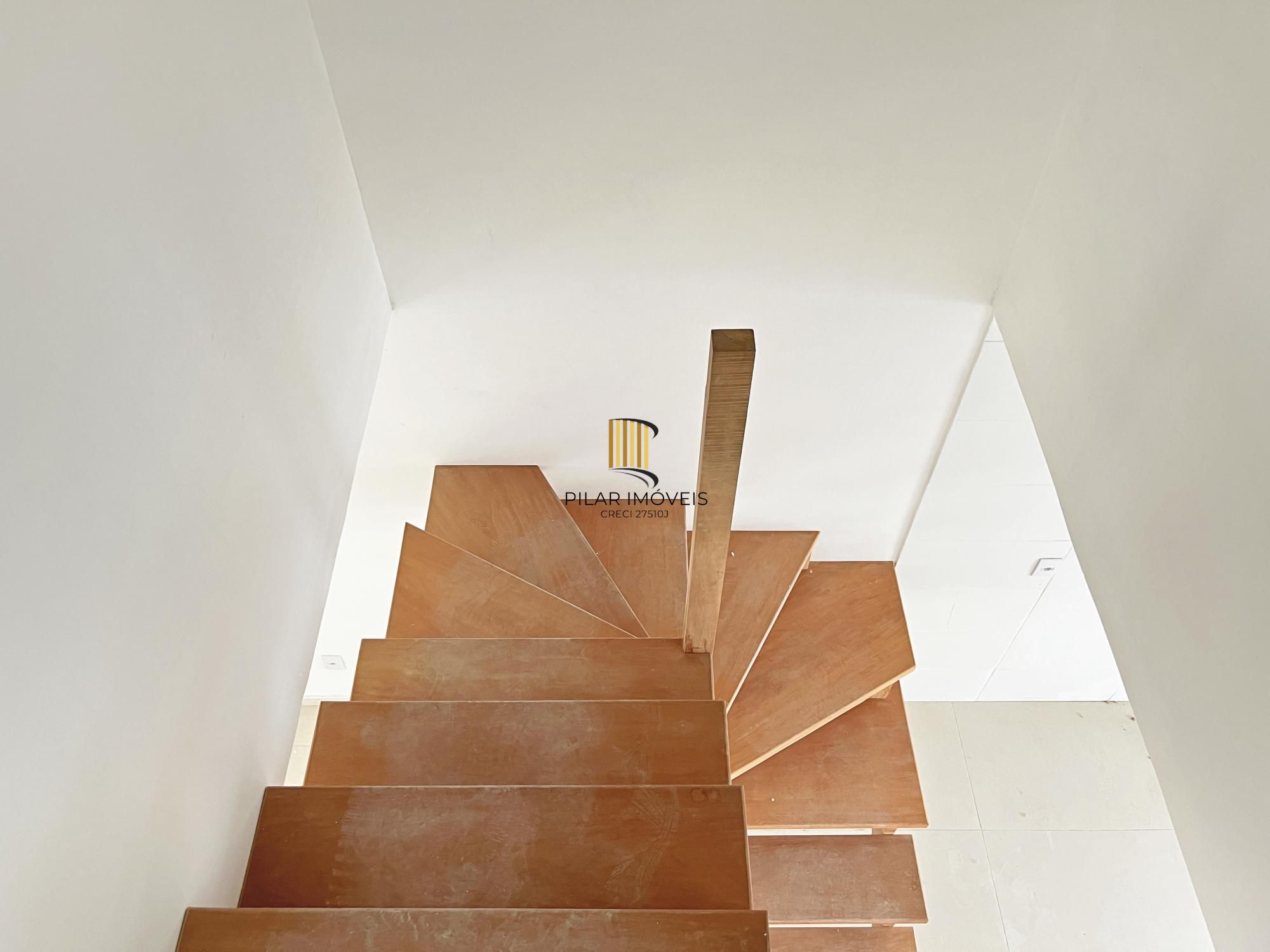 Casa em Porto Alegre, no bairro Hípica, com 2 dormitório(s), e 2 banheiros, à venda.