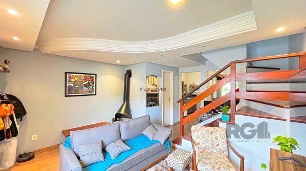 Casa em Porto Alegre, no bairro Cavalhada, com 2 dormitório(s), e 2 banheiros, à venda.
