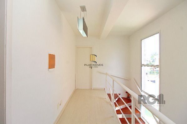 Casa em Porto Alegre, no bairro Hípica, com 3 dormitório(s), e 3 banheiros, à venda.