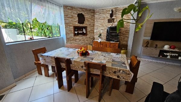 Casa 3 dormitórios no bairro Vila Nova