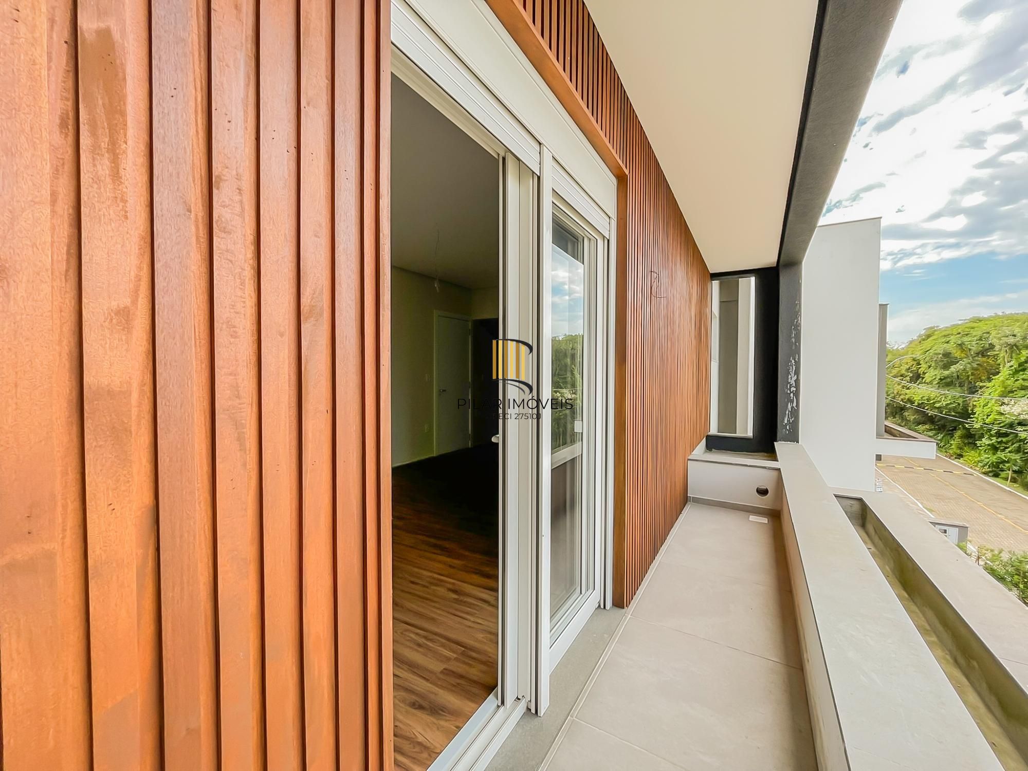 No Mirante do Lago, excelente residência com 3 suítes