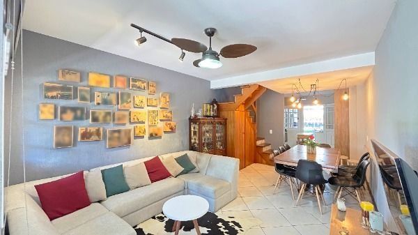 Casa Condominio em Porto Alegre, no bairro Cavalhada, com 3 dormitório(s), e 3 banheiros, à venda.