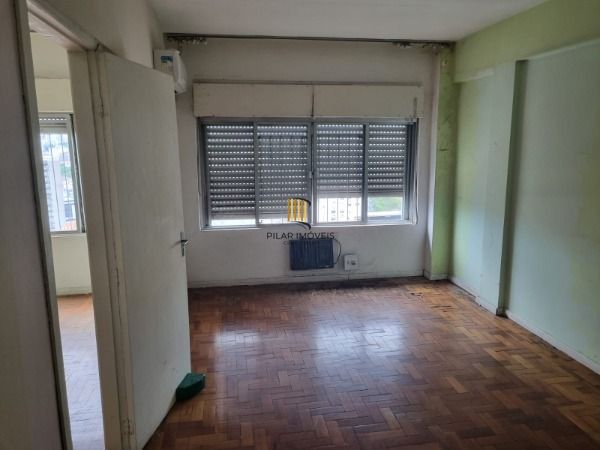 Apartamento em Porto Alegre, no bairro Centro Histórico, com 1 dormitório(s), e 1 banheiros, à venda.