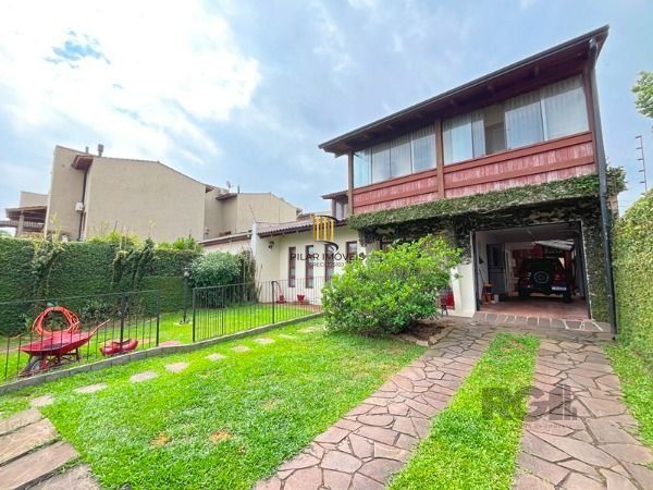 Casa para Venda - 235.64m², 3 dormitórios, sendo 1 suites, 3 vagas - Guarujá