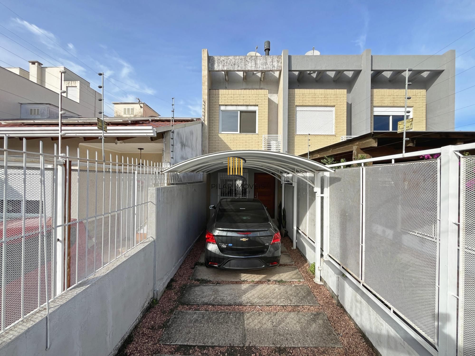 Casa 2 dormitórios no bairro Hípica