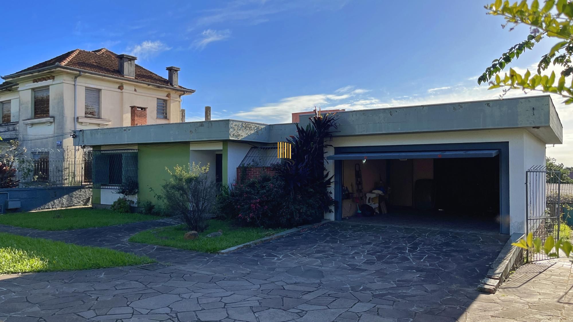 Casa 4 dormitórios no bairro Glória