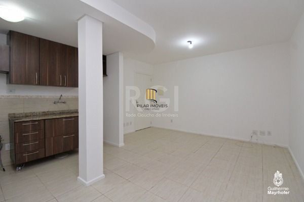 Apartamento em Porto Alegre, no bairro Guarujá, com 3 dormitório(s), e 3 banheiros, à venda.