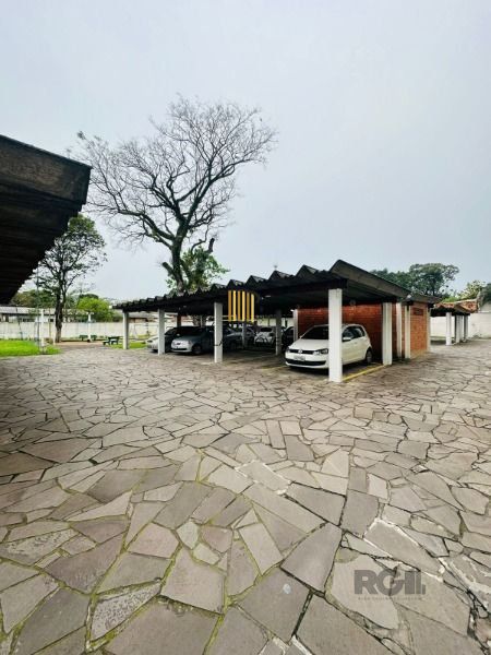 Apartamento em Porto Alegre, no bairro Cristal, com 2 dormitório(s), e 2 banheiros, à venda.
