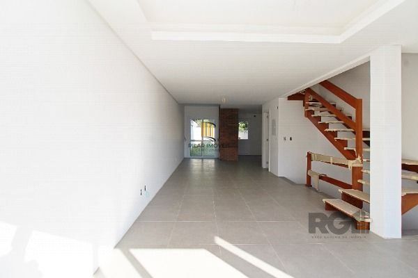 Sobrado para Venda - 100m², 3 dormitórios, sendo 3 suites, 2 vagas - Portal Do Guarujá