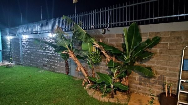 Casa em Porto Alegre, no bairro Hípica, com 3 dormitório(s), e 3 banheiros, à venda.
