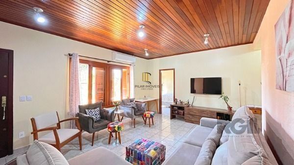 Casa 4 dormitórios no bairro Restinga