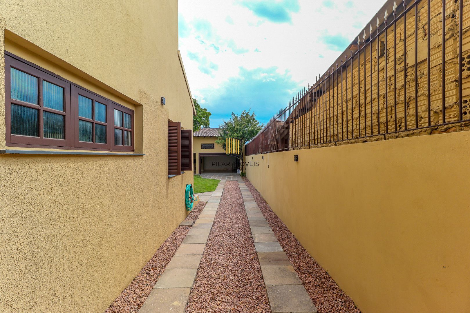 Excelente residência com 4 dormitórios