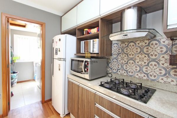 Ótima Casa com 3 dormitórios, semi mobiliada, pátio e vaga para carro.