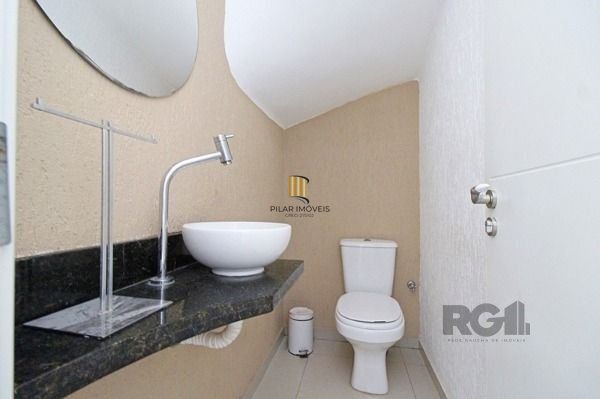 Casa em Porto Alegre, no bairro Hípica, com 3 dormitório(s), e 3 banheiros, à venda.