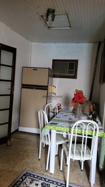 Casa em Porto Alegre, no bairro Santo Antônio, com 3 dormitório(s), e 3 banheiros, à venda.