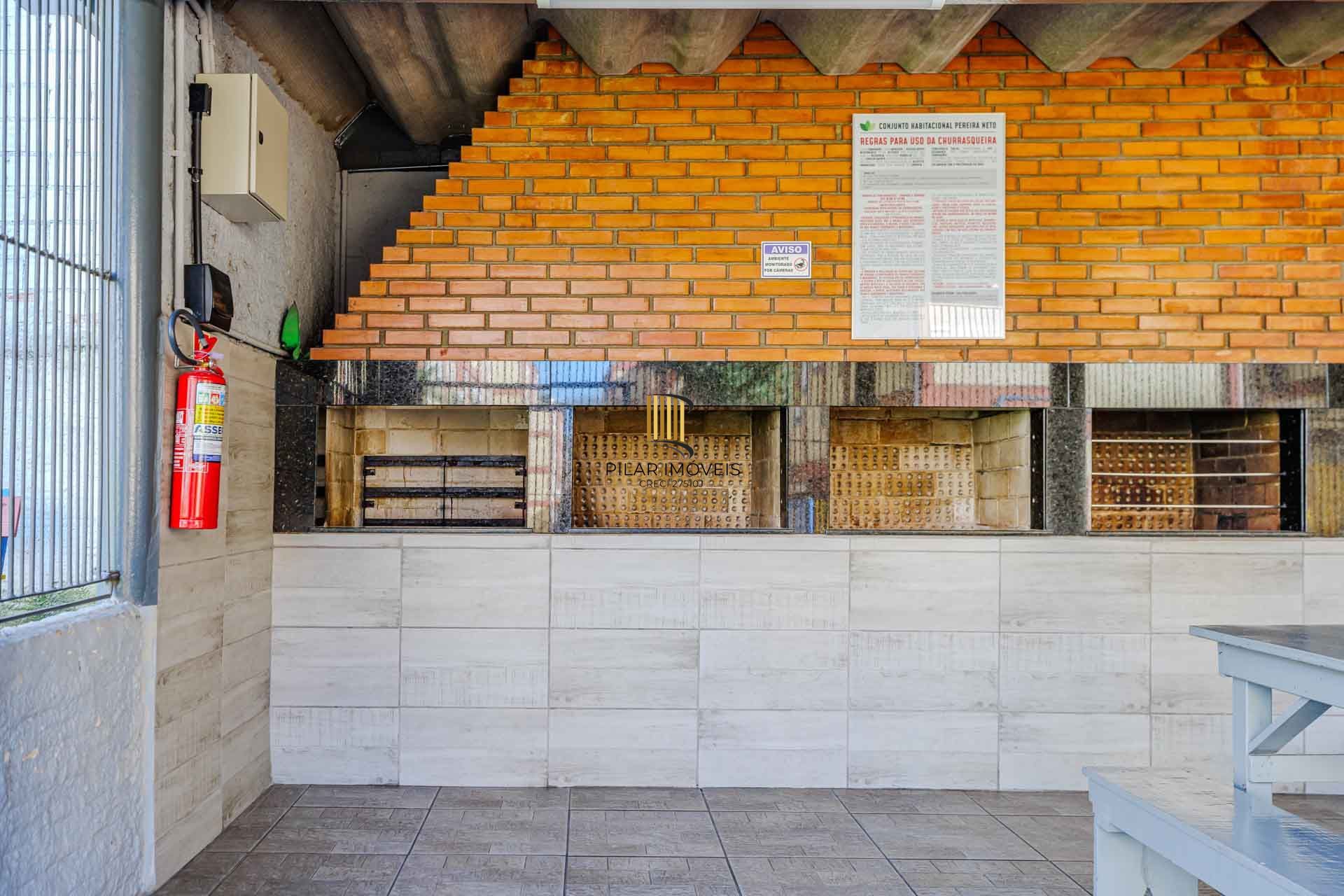 Apartamento com 2 dormitórios no Bairro Camaquã.