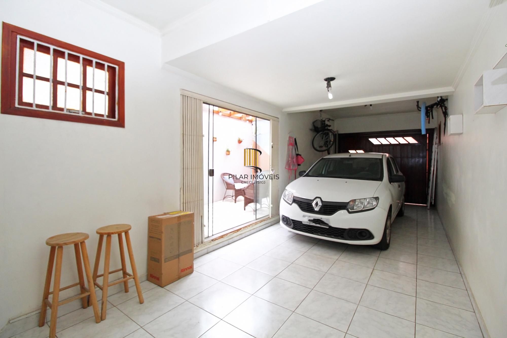 Casa em condomínio com 3 dormitórios, sendo 1 suíte com closet e sacada