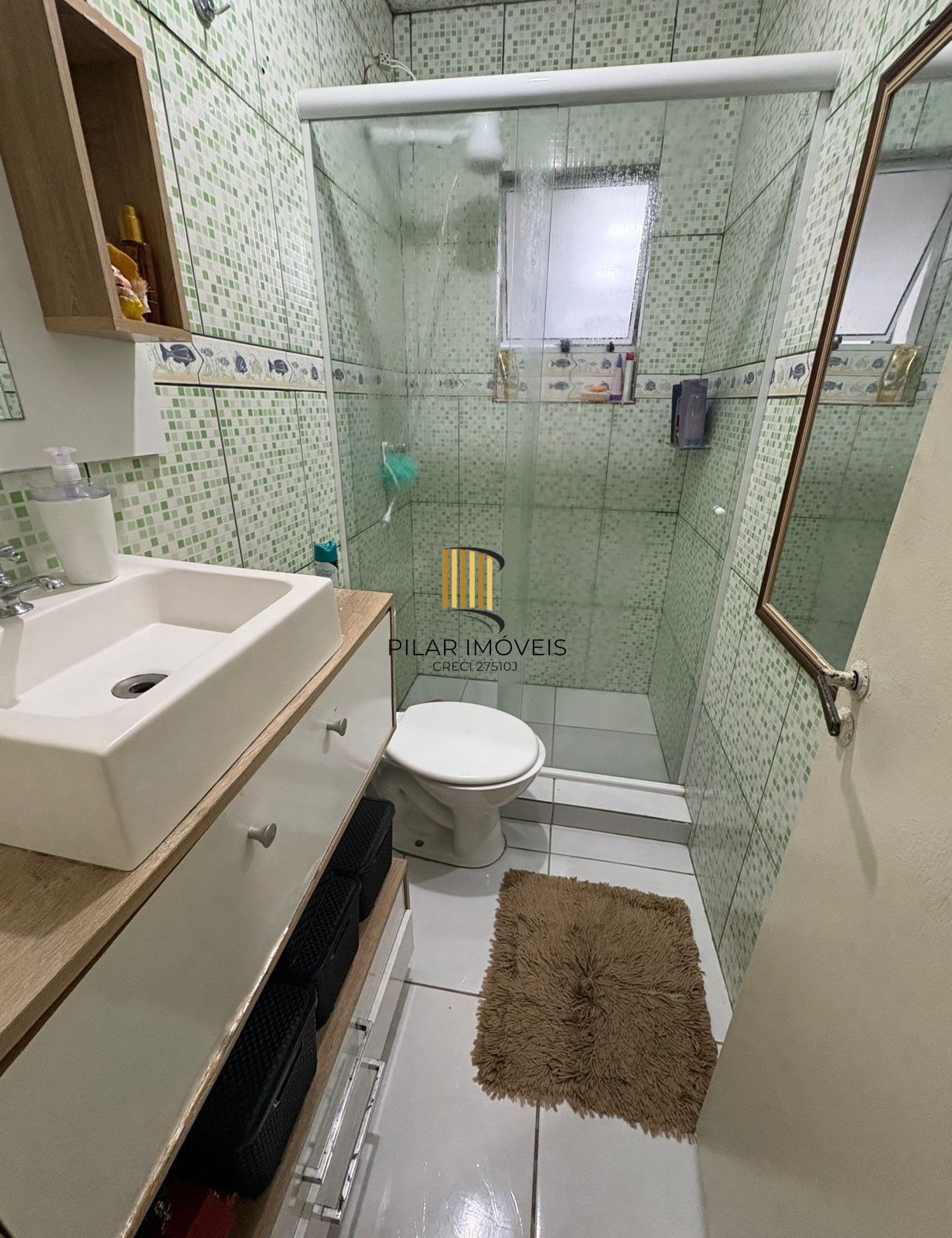 Casa 2 dorm, sala, cozinha, banheiro e área gourmet. Aceita carro no negócio.