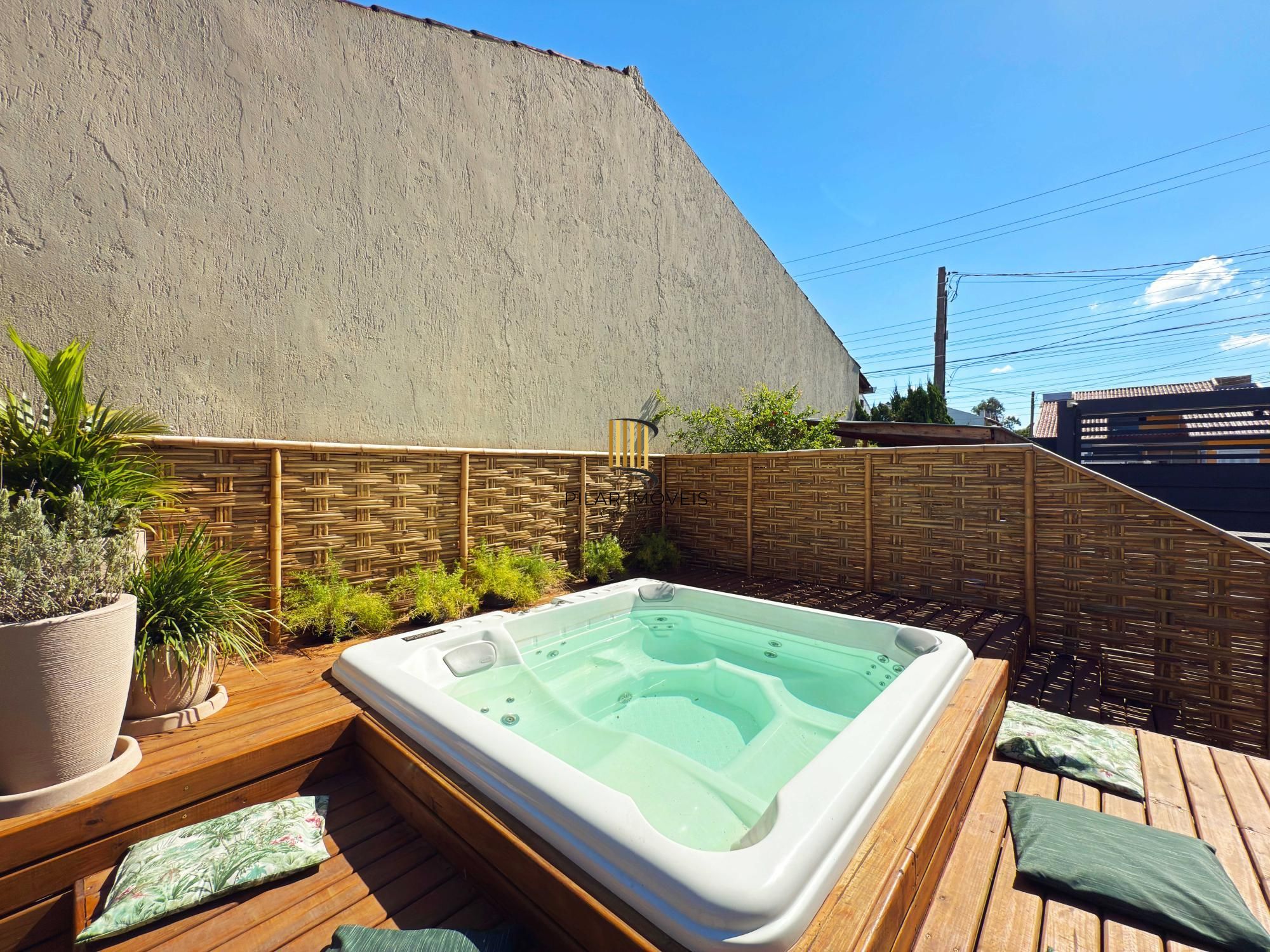 Em busca de uma casa espaçosa e cheia de comodidades no bairro Hípica